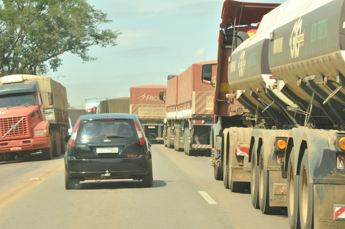 rodovias-caminh&otilde;es-BR-163
