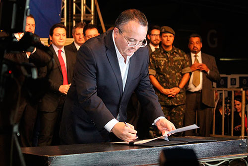 taques_coletiva_policiai.jpg