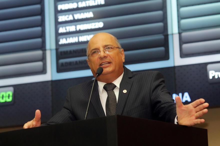 zeca Viana
