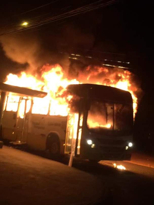 Ataque do PCC - ônibus queimado