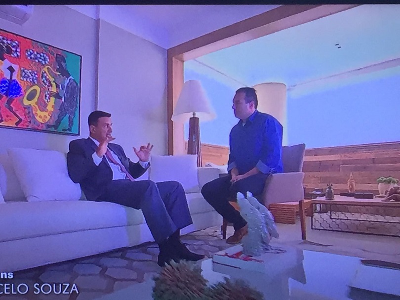promotor mauro zaque  com jornalista do fantastico2.jpeg