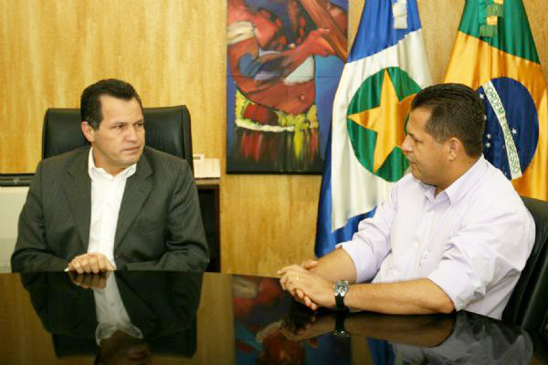 Valtenir-Pereira-conversa-com-Silval-BARBOSA.jpg