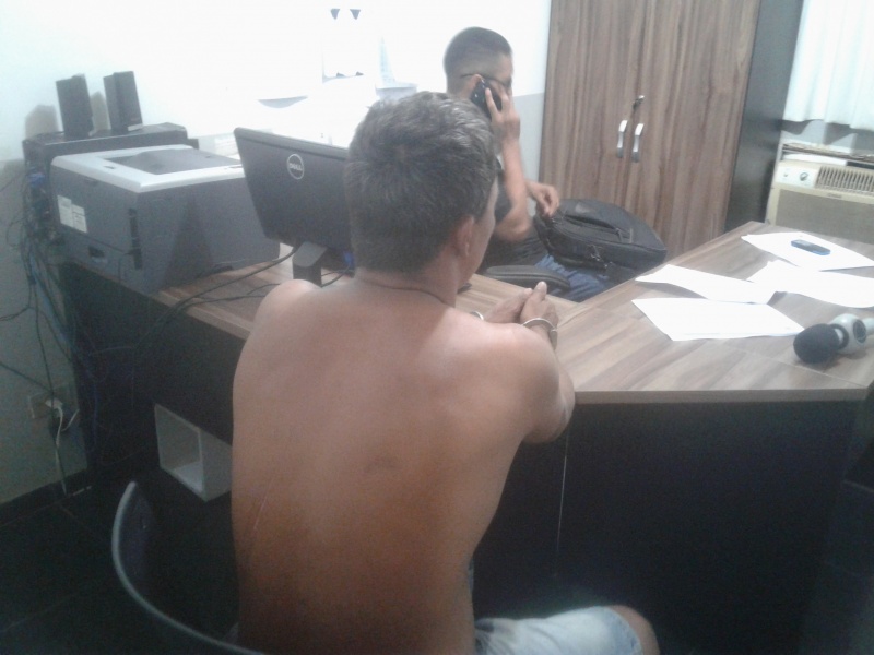 Homem tenta atear fogo.jpg