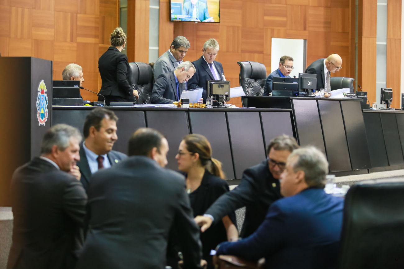 deputados na assembleia