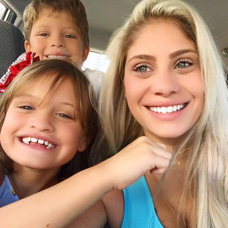 Tatiane e filhos Ant&iuml;&iquest;&frac12;nio e Isa