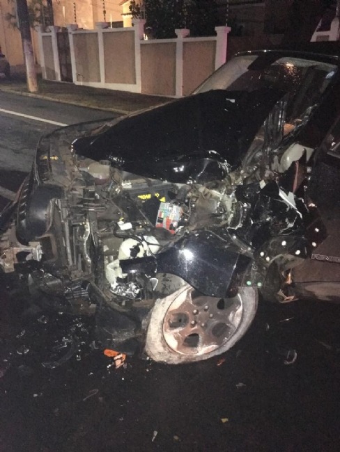 Acidente Jeep atropela gari