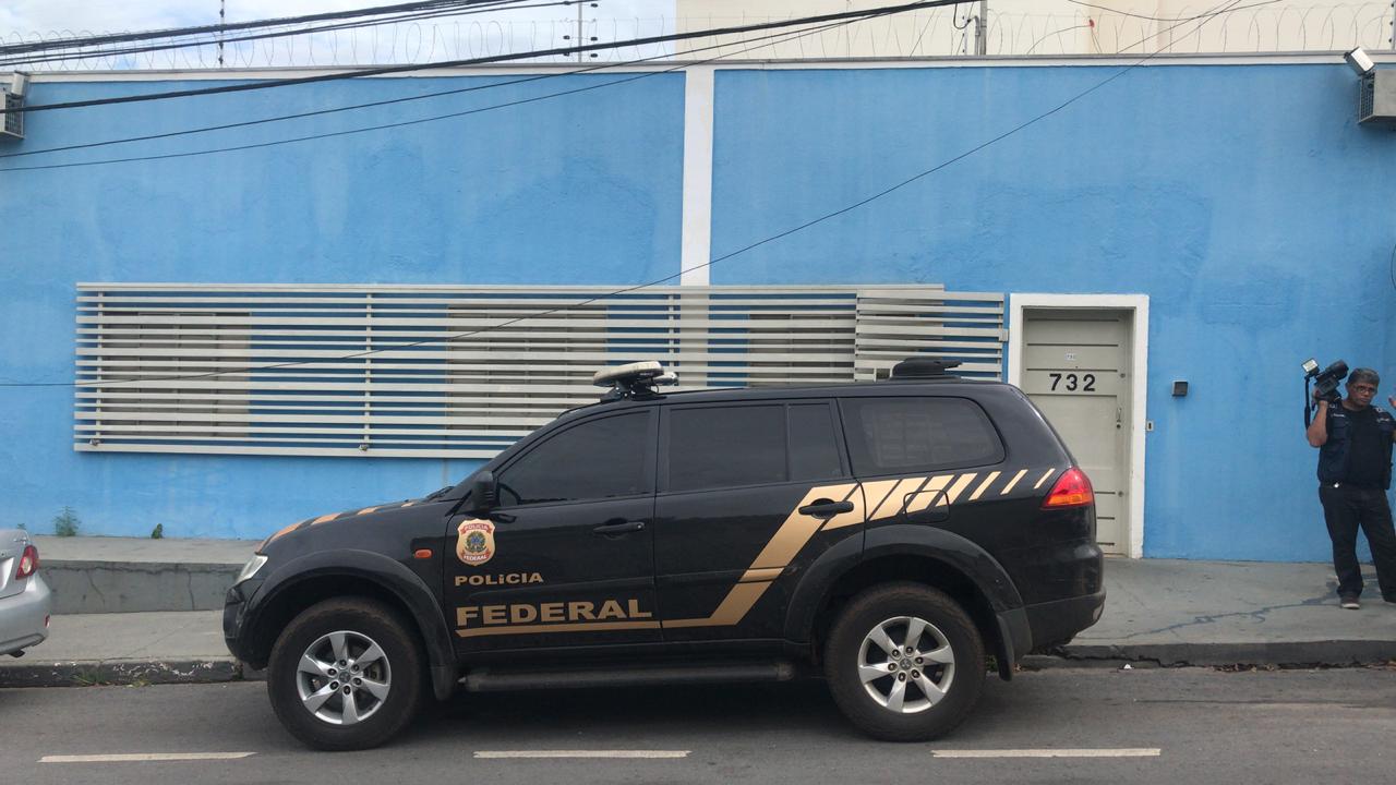 tr&aacute;fico cabe&ccedil;a branca