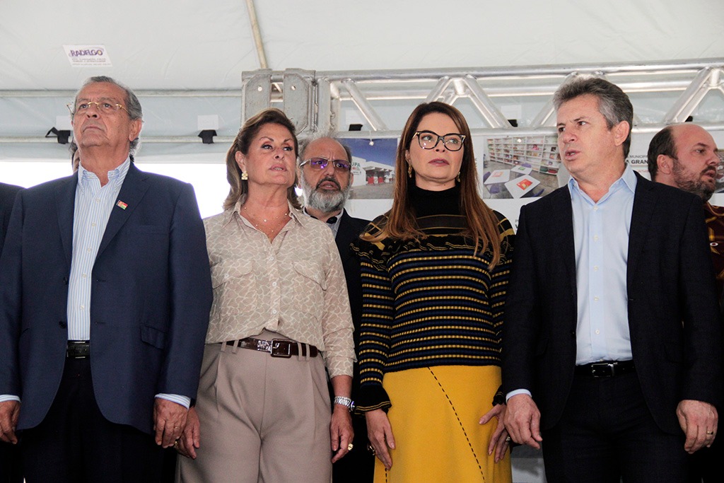 Casal Jayme e Lucimar Campos ao lado da primeira-dama Virg&iuml;&iquest;&frac12;nia e do governador Mauro