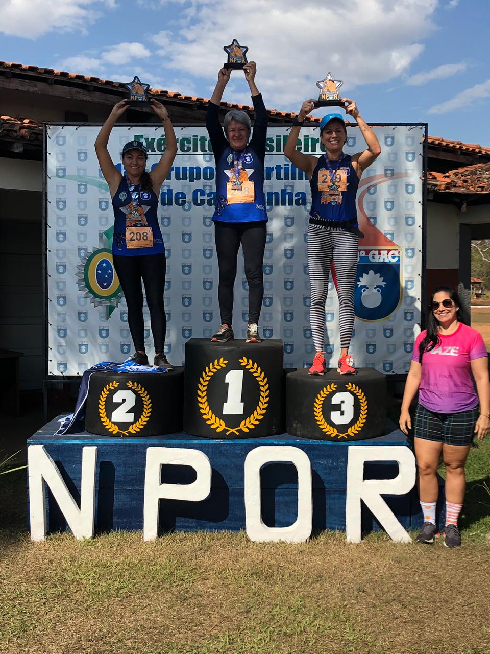 Ela levou o primeiro lugar na &iuml;&iquest;&frac12;ltima disputa Cross Country e posa com orgulho pra foto