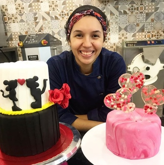 Clarisse Bueno percebeu que n&iuml;&iquest;&frac12;o estava feliz com o que fazia e, ap&iuml;&iquest;&frac12;s uma viagem cheia de reflex&iuml;&iquest;&frac12;es e autoconhecimento, resolveu que se iria dedicar a uma &iuml;&iquest;&frac12;rea totalmente diferente