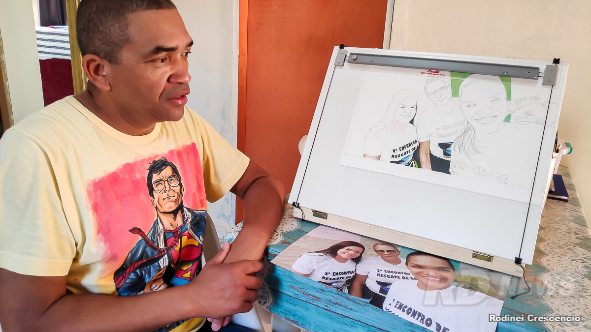 Artista &iuml;&iquest;&frac12; autodidata e passou duas tardes com desenhista em pra&iuml;&iquest;&frac12;a para aprender t&iuml;&iquest;&frac12;cnicas