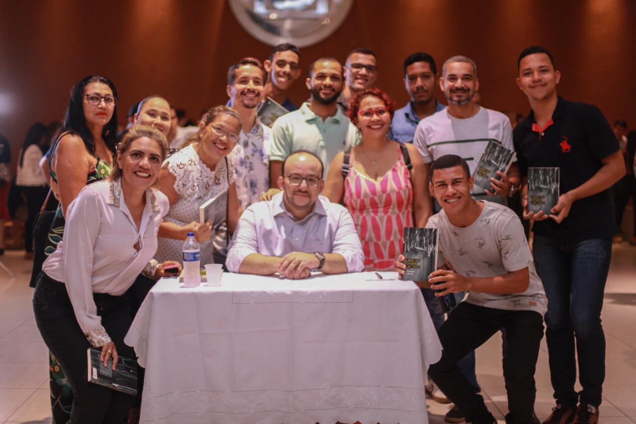 Envolvidos e apoiadores da Revista Pix� posam para foto