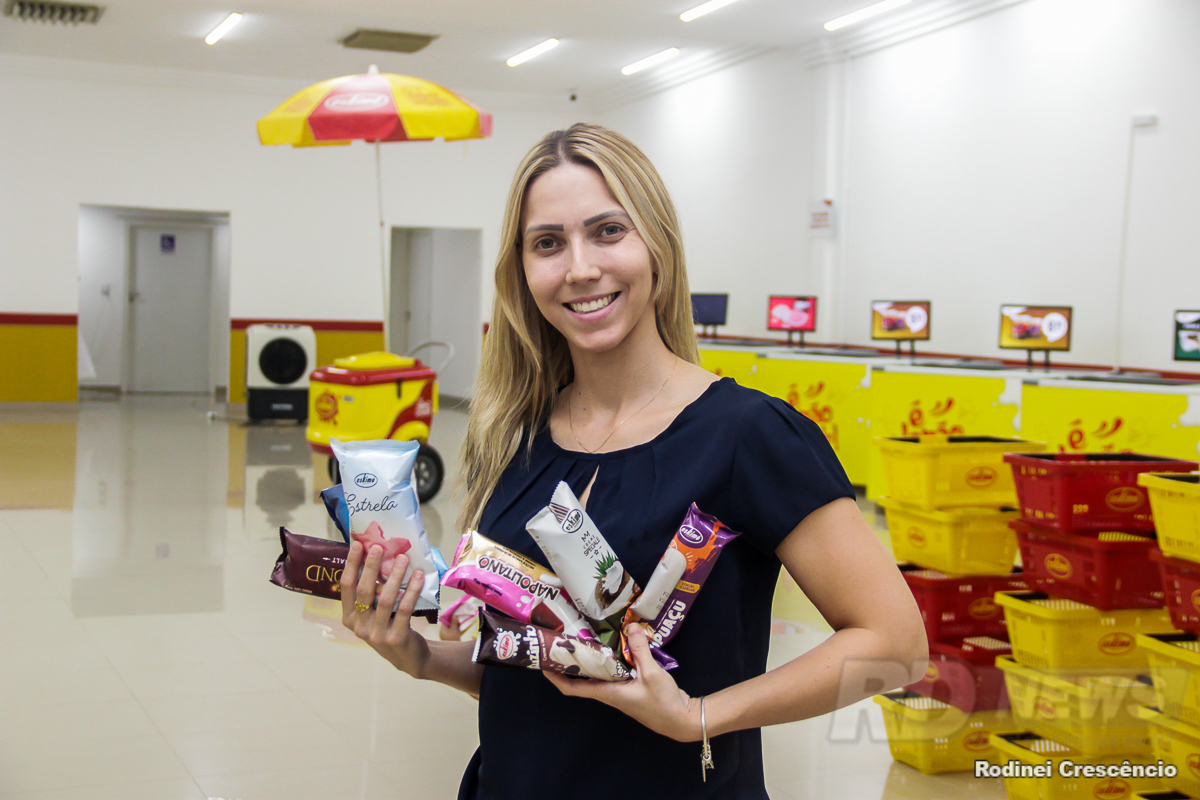 Ambiente &eacute; enorme e guarda mais de 100 op&ccedil;&otilde;es de picol&eacute;s, sorvetes e tortas geladas