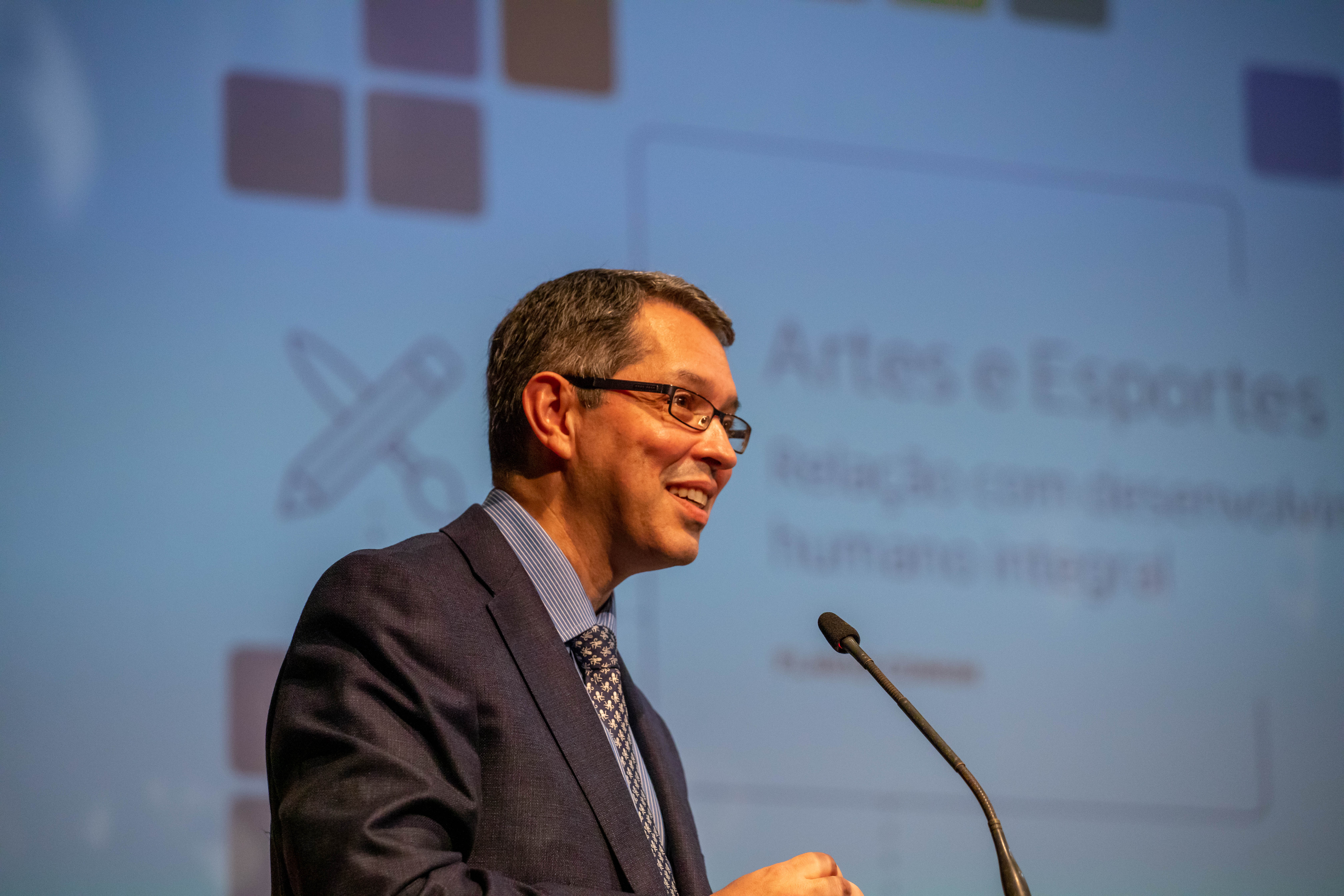 Fl&iuml;&iquest;&frac12;vio Comim fala da import&iuml;&iquest;&frac12;ncia da arte e esporte na educa&iuml;&iquest;&frac12;&iuml;&iquest;&frac12;o nas escolas