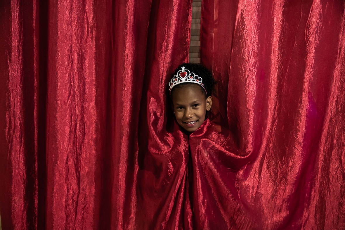 Menina Nathaly Mikaelly, 9 anos, recebeu milagre e este ano pagou promessa que tinha desde beb&iuml;&iquest;&frac12;