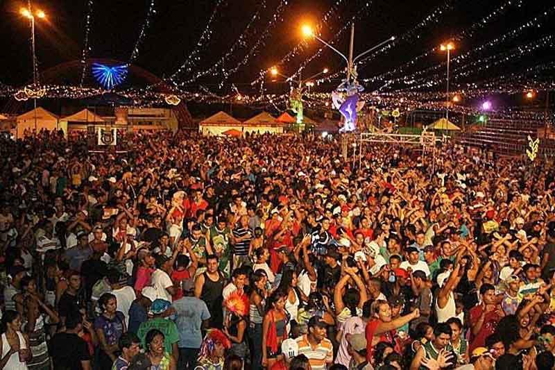 C&aacute;ceres realiza o Carnaval com apoio da iniciativa privada e fecha a pra&ccedil;a Sematur