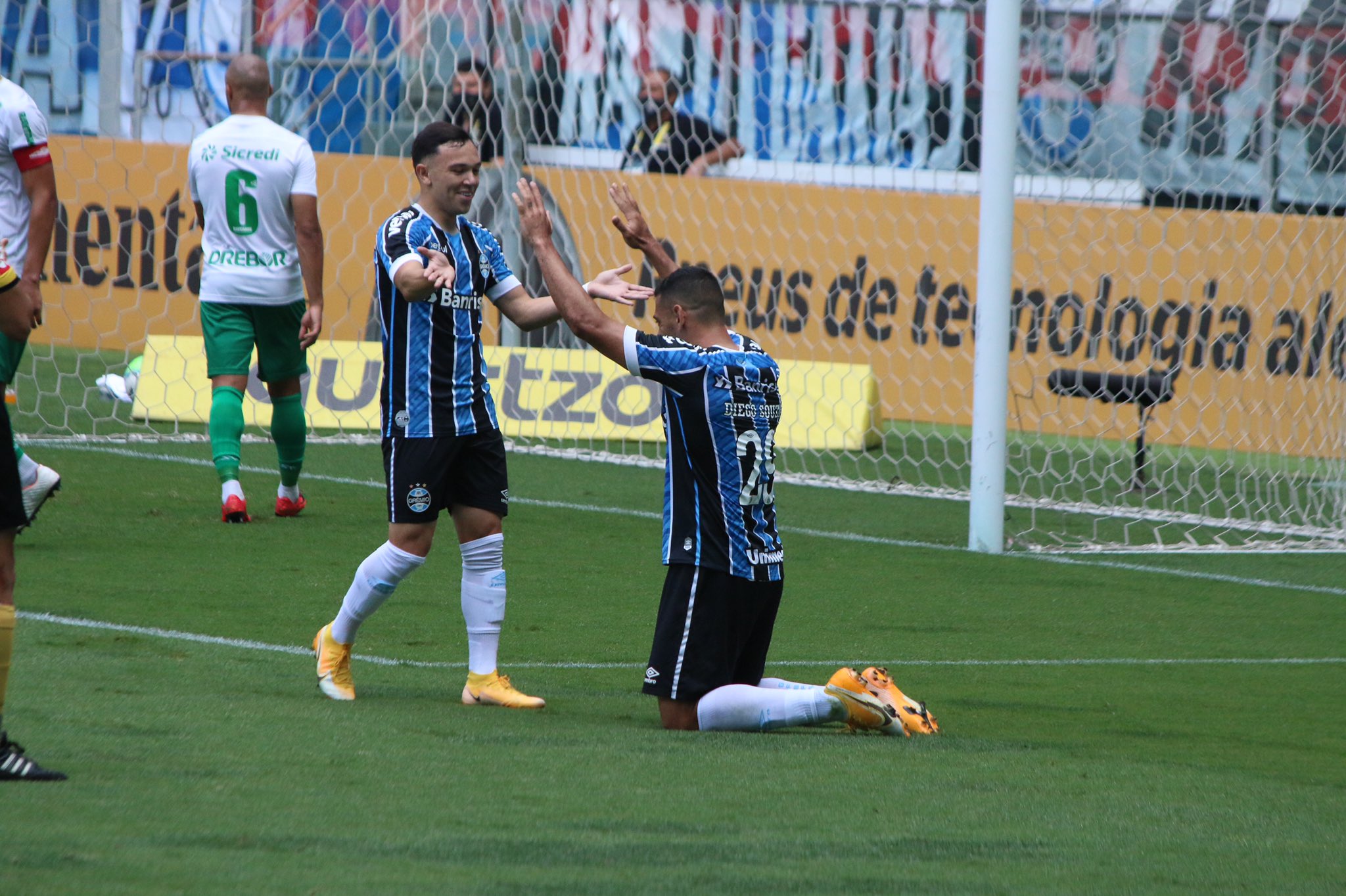 Pep&iuml;&iquest;&frac12; e Diego Souza