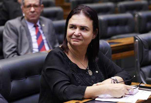 Deputada Rosa Neide