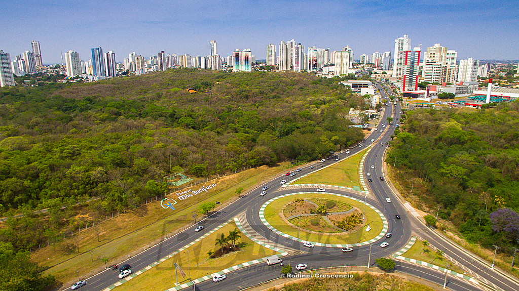 imagens a&iuml;&iquest;&frac12;reas - trevo de acesso ao centro de evento pantanal