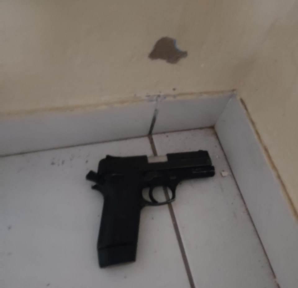 Arma e drogas apreendidas pela For&ccedil;a T&aacute;tica em Rondon&oacute;polis