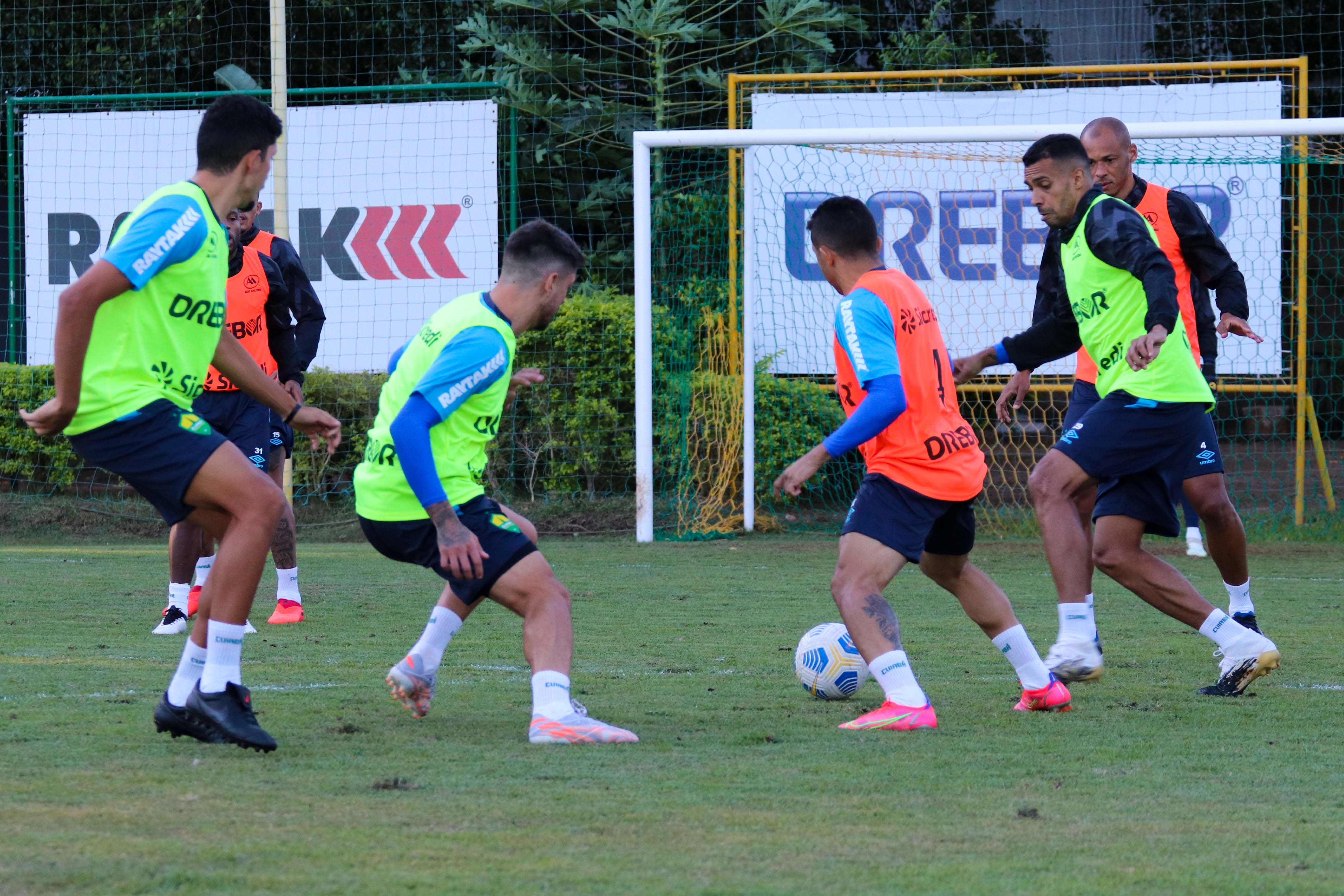 Treino CT Cuiab&iuml;&iquest;&frac12; EC