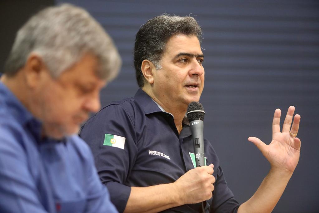 Emanuel Pinheiro durante coletiva