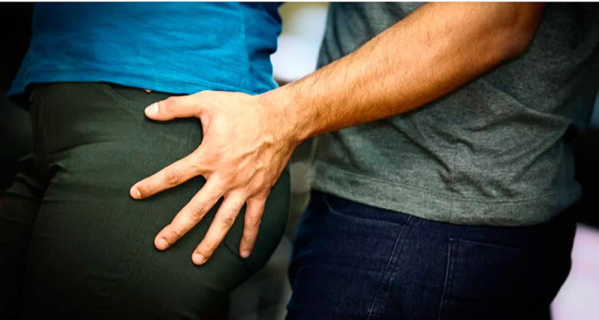 Assédio Mão na Bunda