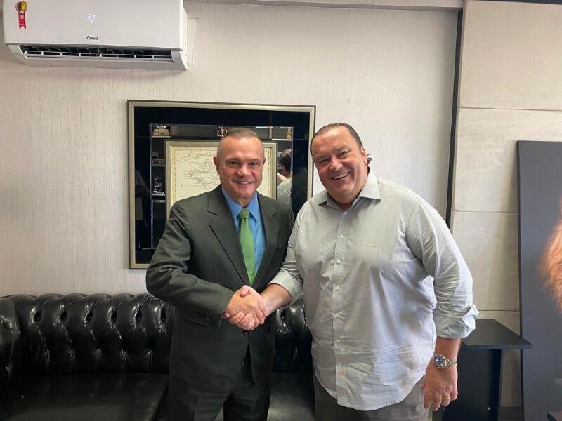 Senador Wellington Fagundes e o rei do Porco  Reinaldo Morais