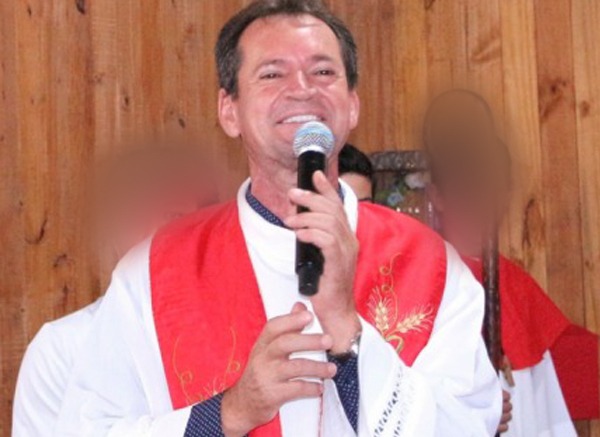 Padre Nelson capa