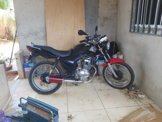Moto morto capacete