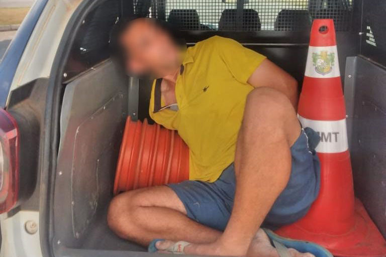 Homem surtado em Primavera do Leste