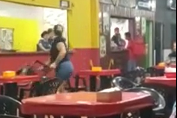 Mulher surta em lanchonete - Confresa