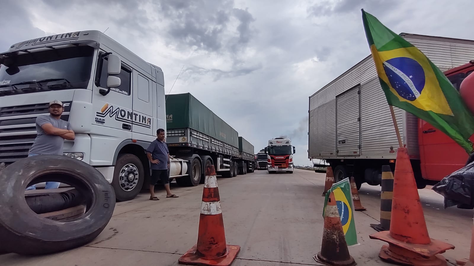 BR 163 DISTRITO INDUSTRIAL CUIAB� BLOQUEIO