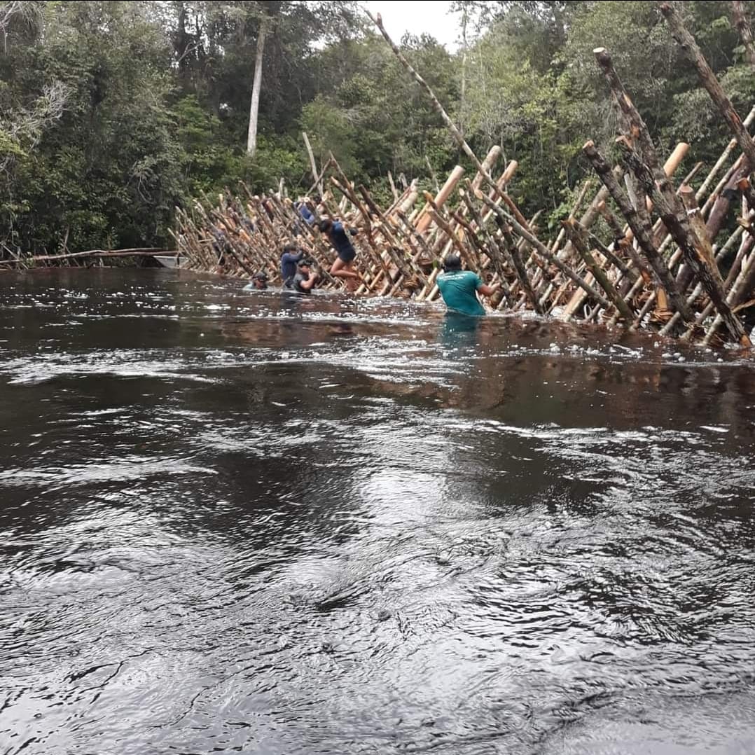 Ind�genas da etnia Enawen�-Naw� sofrem com falta de peixes