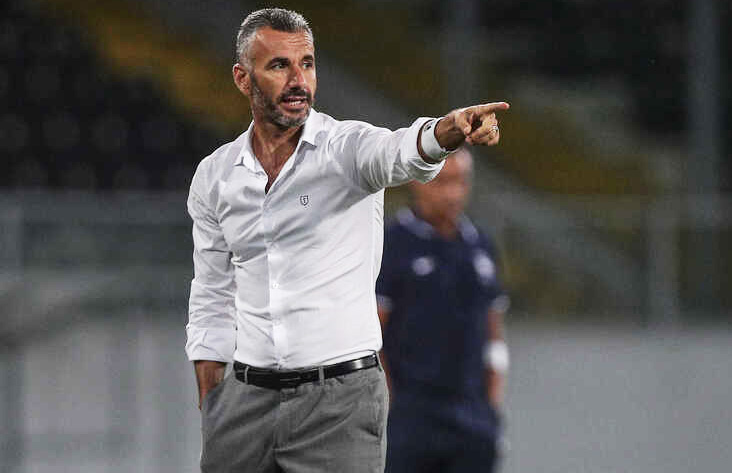 Ivo Vieira tecnico do Cuiab�