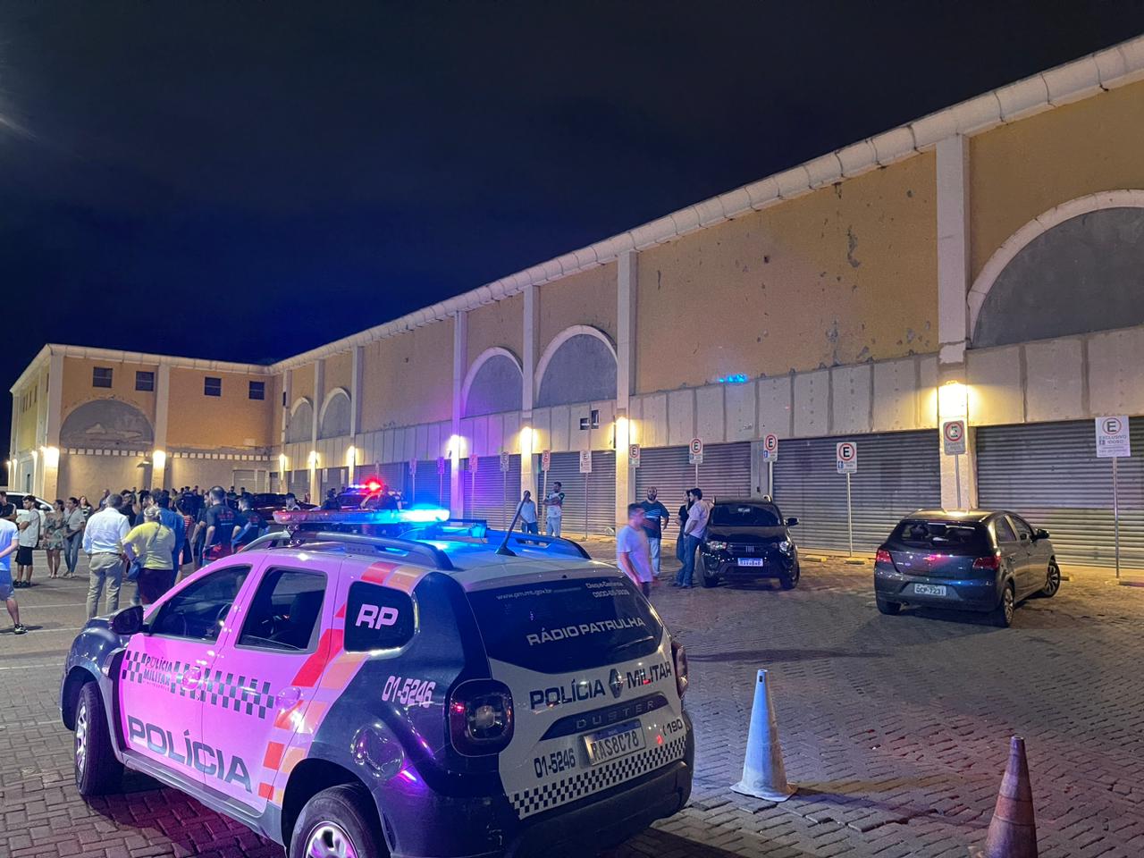 Homic�dio Shopping Popular