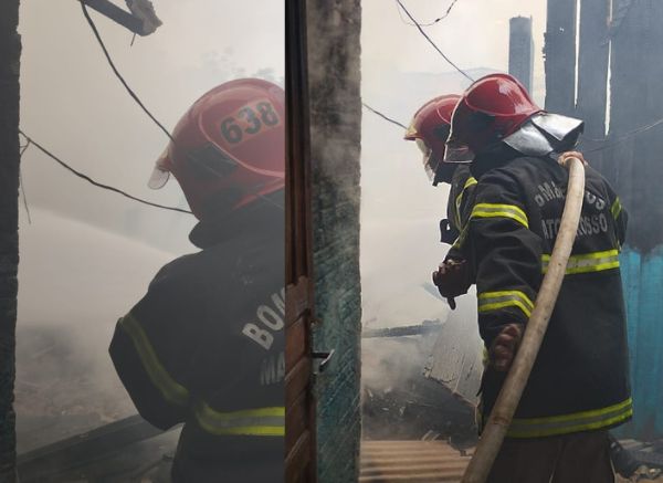 criancas salvas -bombeiros 