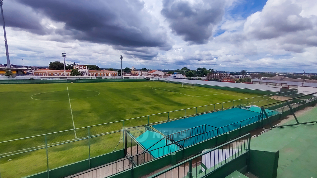 Gramados est�dios Arena e Dutrinha