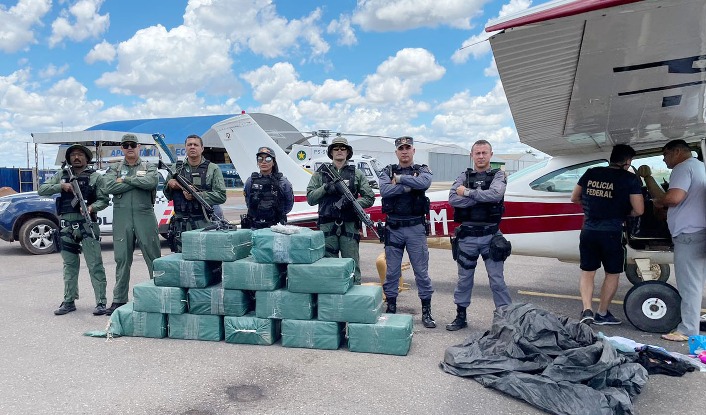 400 kg de coca�na apreendidos no aeroporto de Sinop