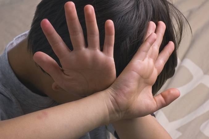 Violencia contra crian&iuml;&iquest;&frac12;a, crian&iuml;&iquest;&frac12;a agredida