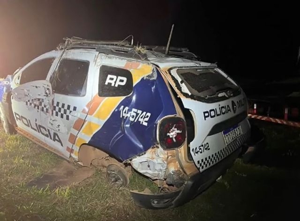 Viatura da PM - sargento atropela anta