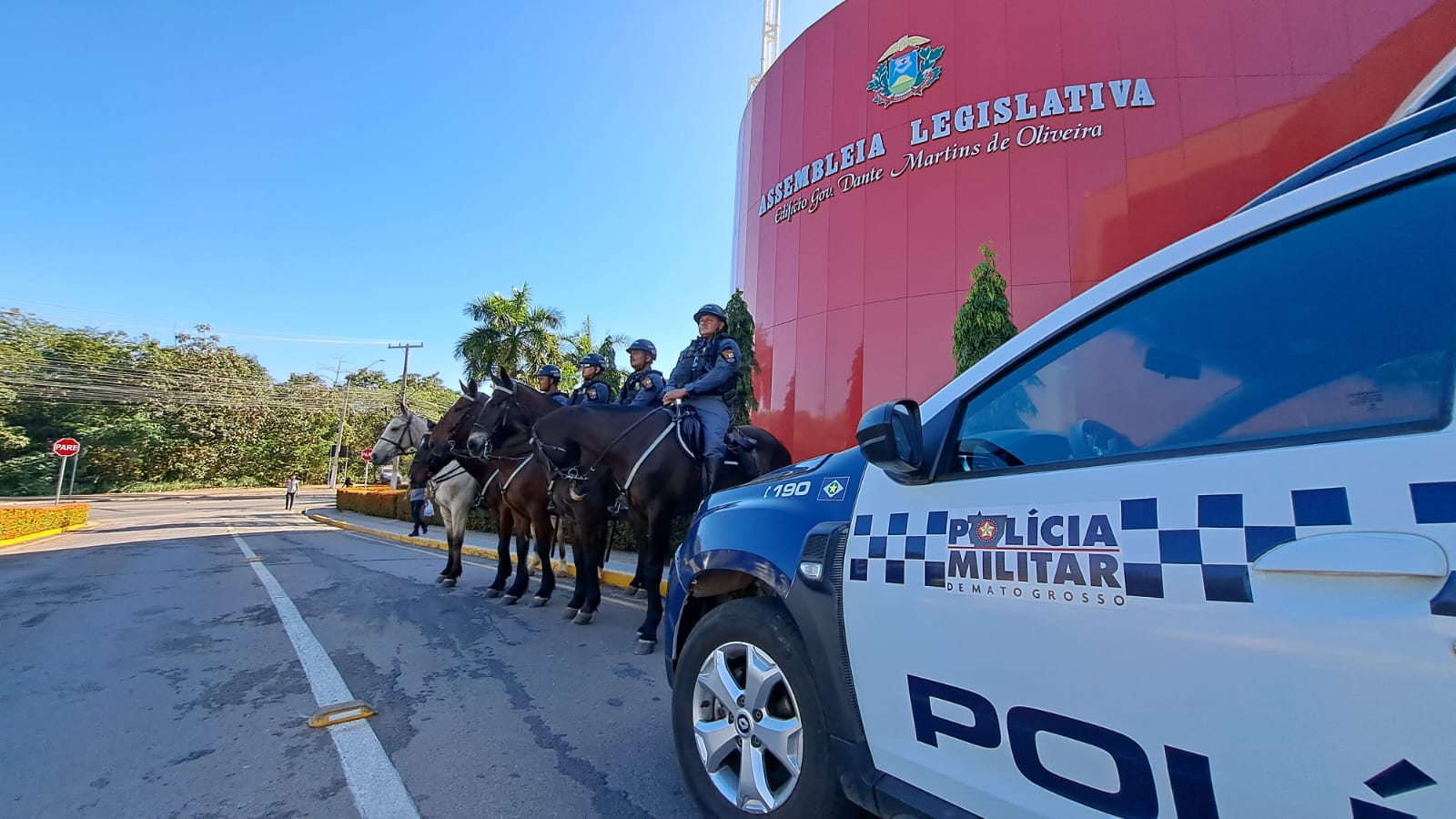 fachada assembleia cerco policial pescadores