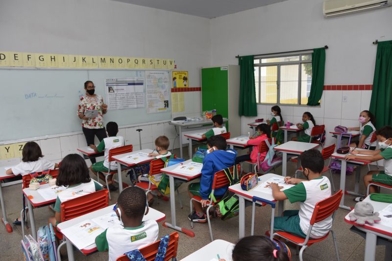 Crian�as na escola, educa��o infantil em Cuiab�