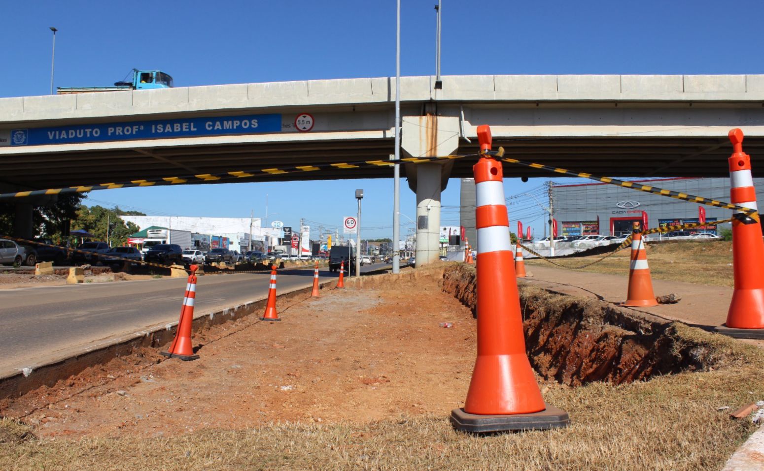 Obras do BRt na AVenida da Feb