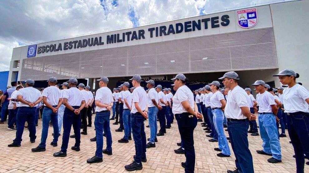 Capa escola militar