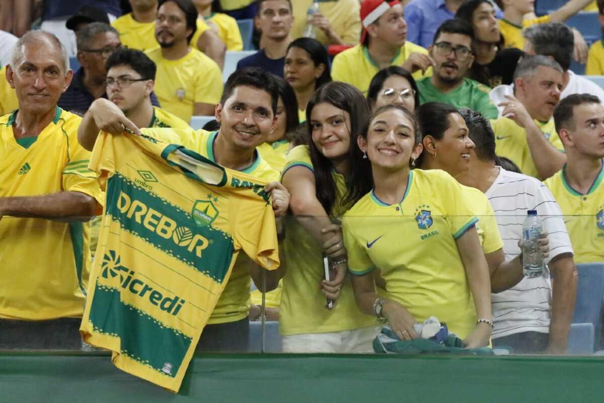 Torcedores da Seleção Brasileira na Arena Pantanal