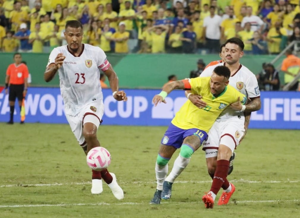 Neymar J�nior durante jogo com a venezuela
