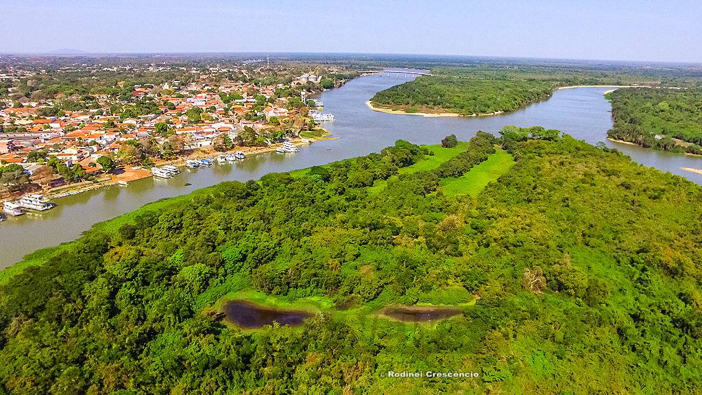 C�ceres - rio Paraguai foto a�rea