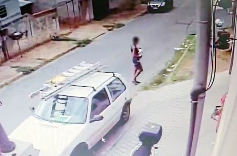 mulher bebe fogueira vg
