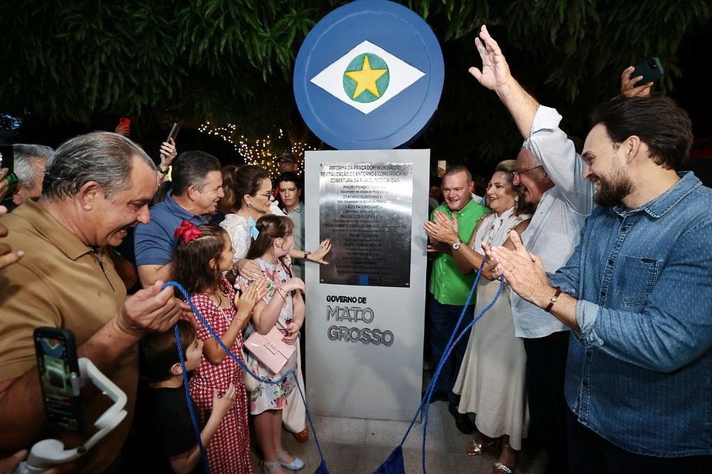  Mauro Mendes inaugura&iuml;&iquest;&frac12;&iuml;&iquest;&frac12;o de pra&iuml;&iquest;&frac12;a em Chapada